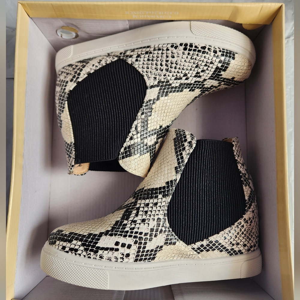 Outwoods Black and Cream Snakeskin Slip-On Sneakers